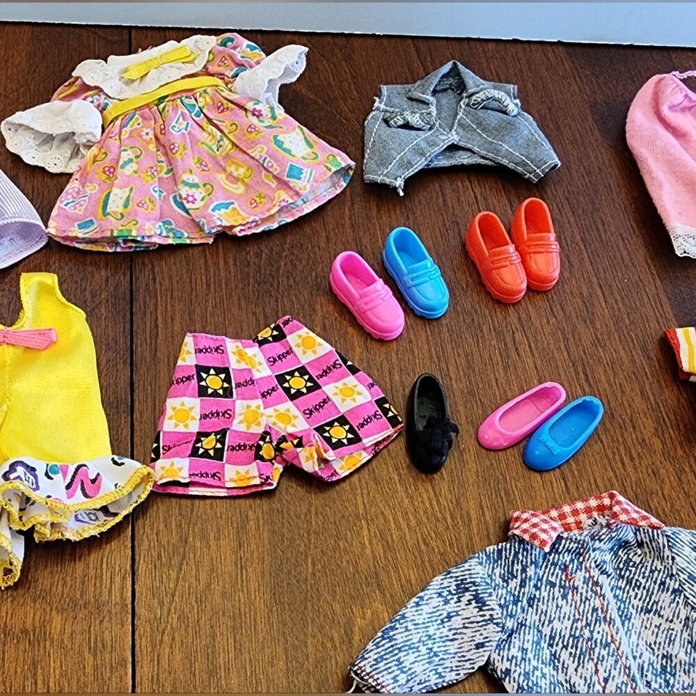 Barbie'S sister Skipper vintage clothes and accessories‎ lot